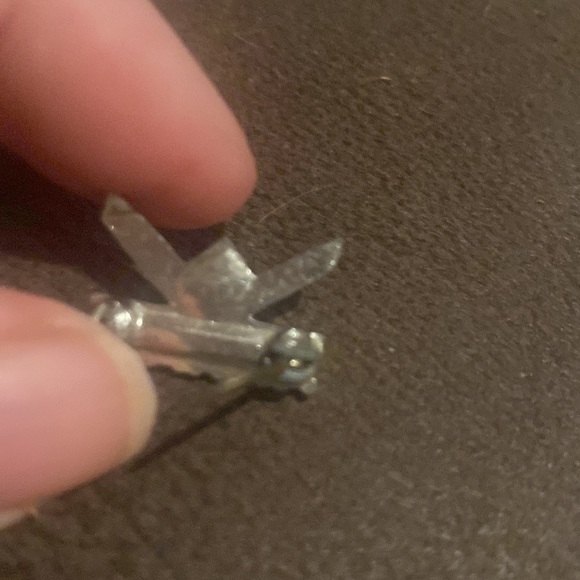 Very small rhinestone “K” brooch (Ind) - Picture 4 of 5